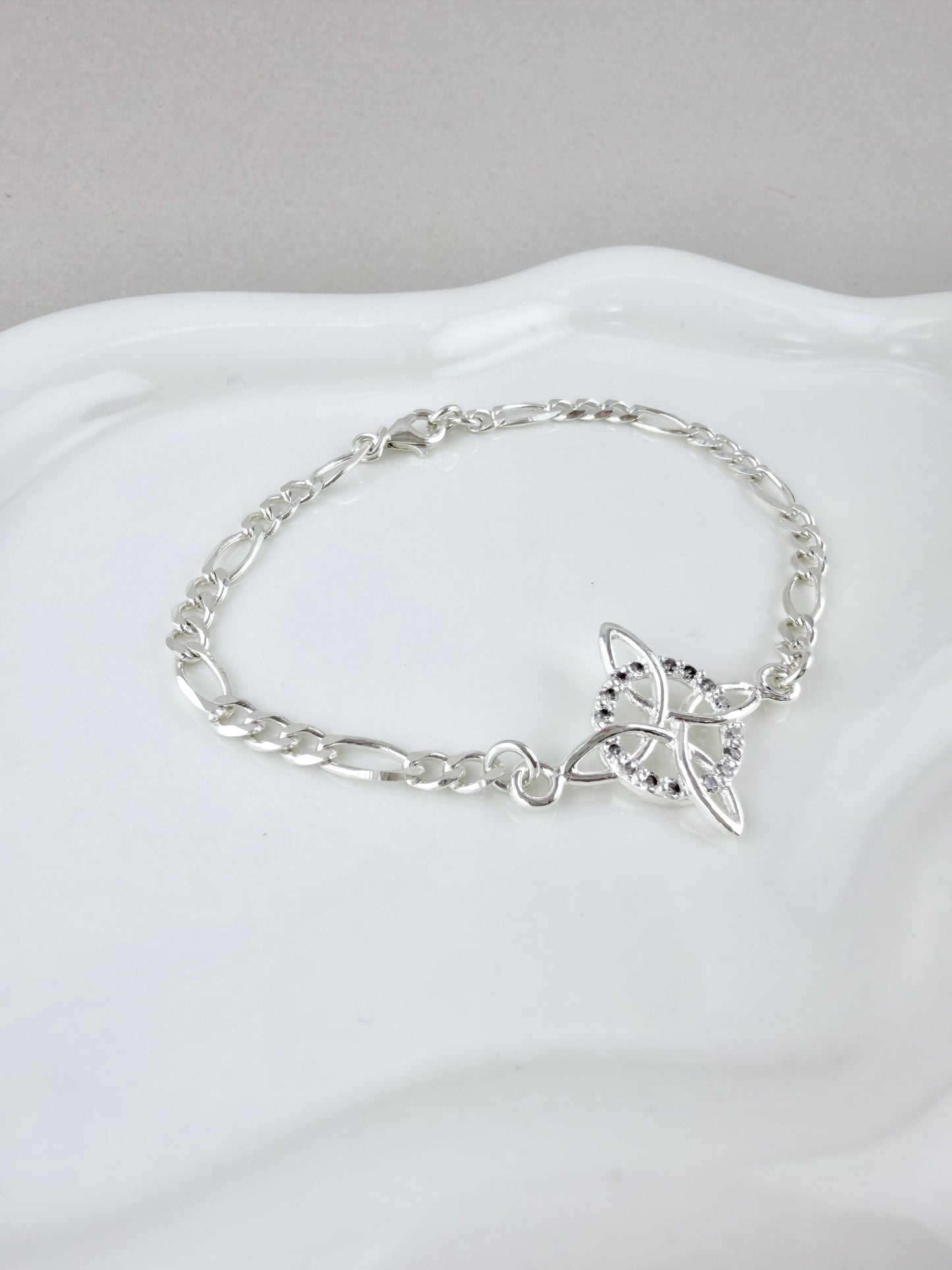 Sterling Silver 925 Witch’s Knot Bracelet | Celtic knot jewelry