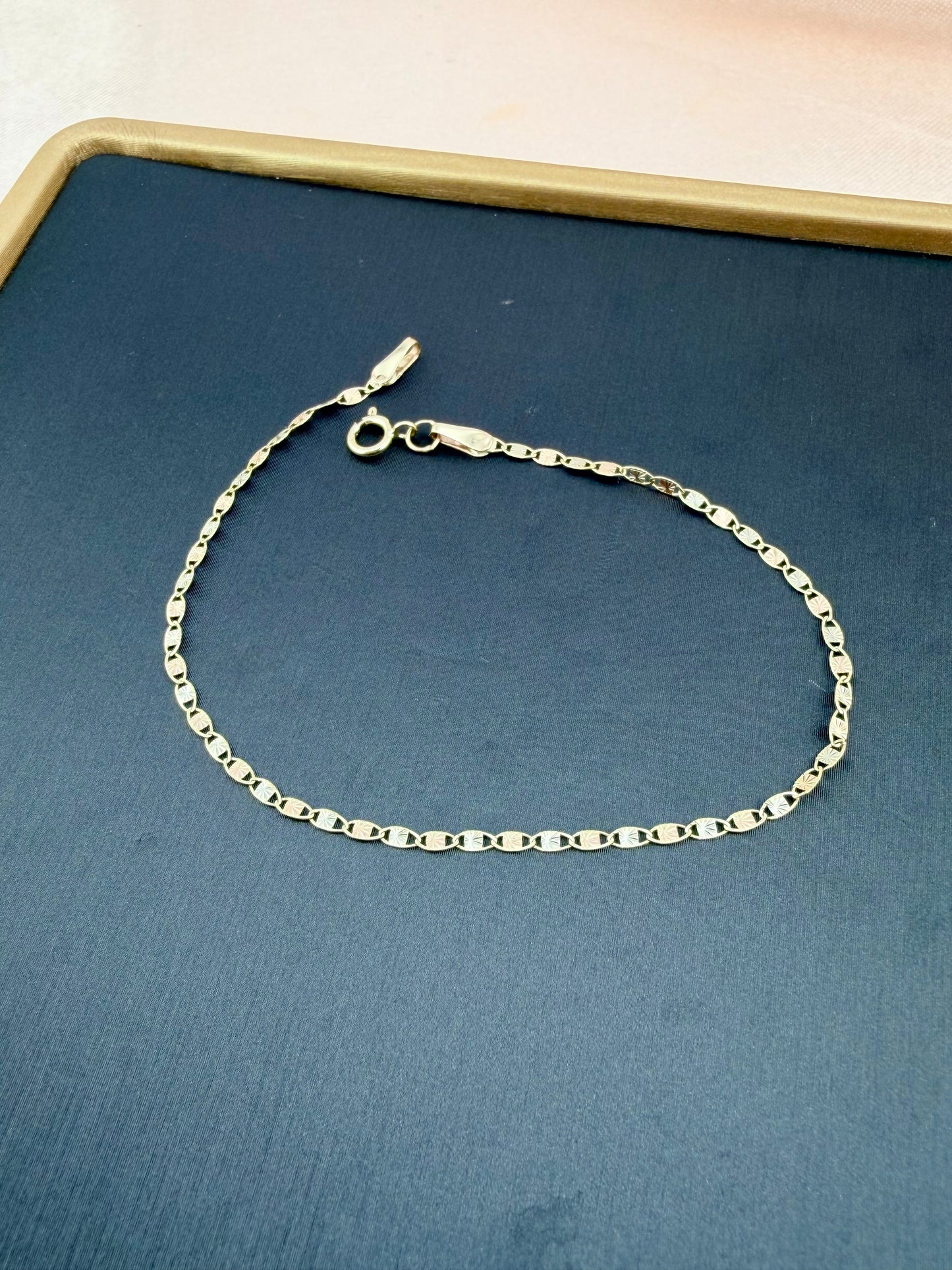 10K Solid Gold Delicate Bracelet – 3 Tone Diamond-Cut Chain, 7” | pulsera de oro 10k