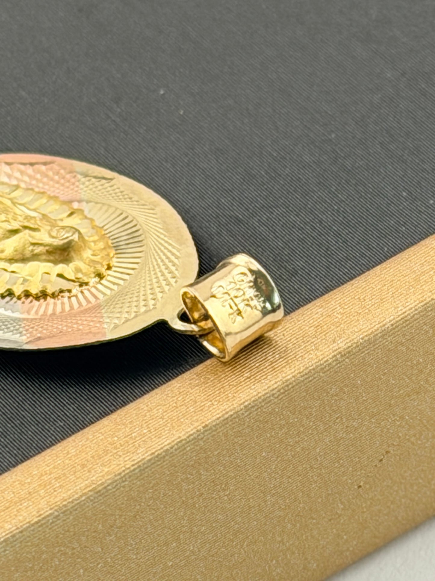 10k gold Virgin Mary pendant - 3 tone gold virgencita | Medallas de oro 10k virgencita