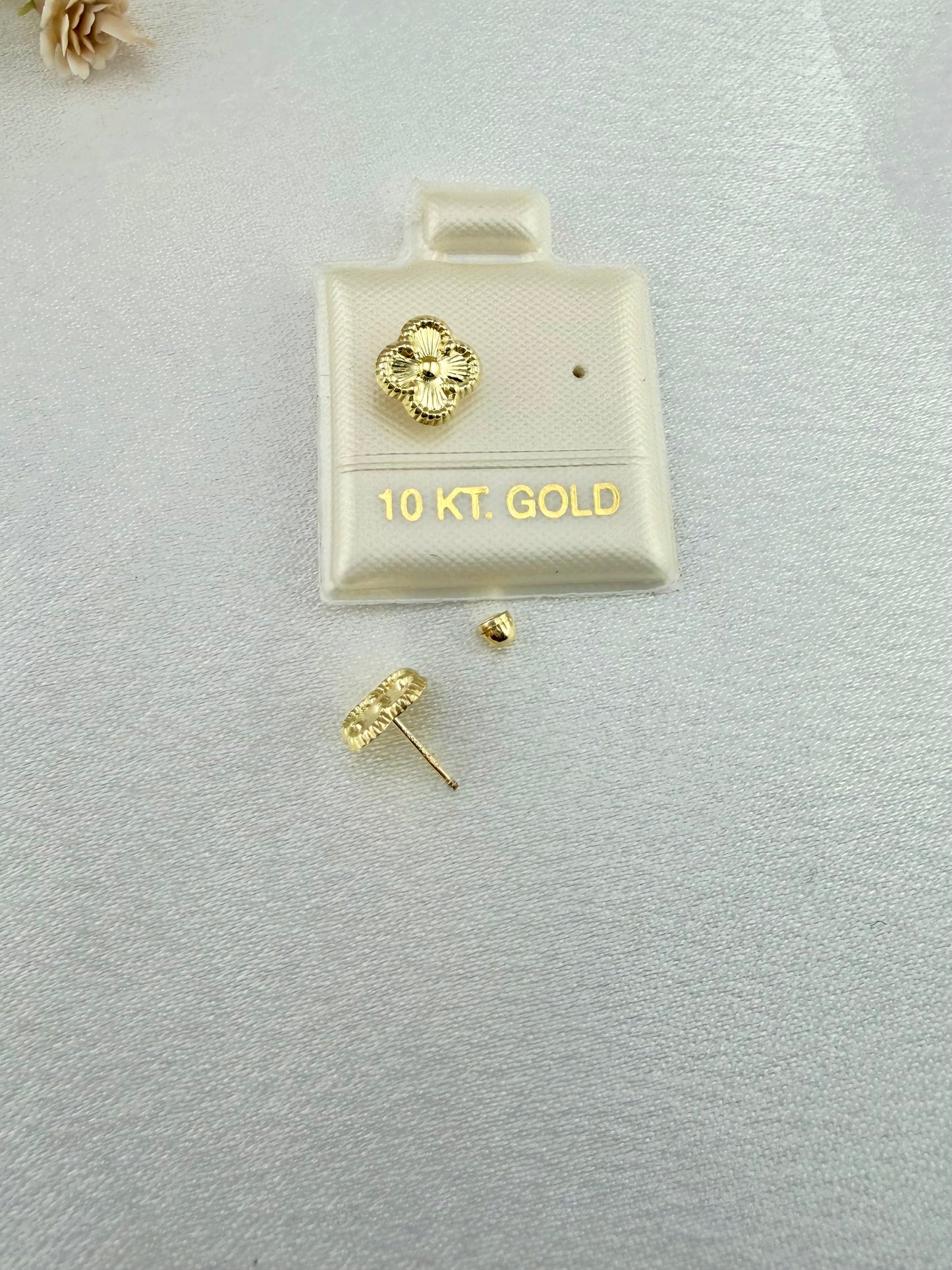 10k gold flower earrings for girl | Screw back earring solid gold | Aretes de oro 10k clover