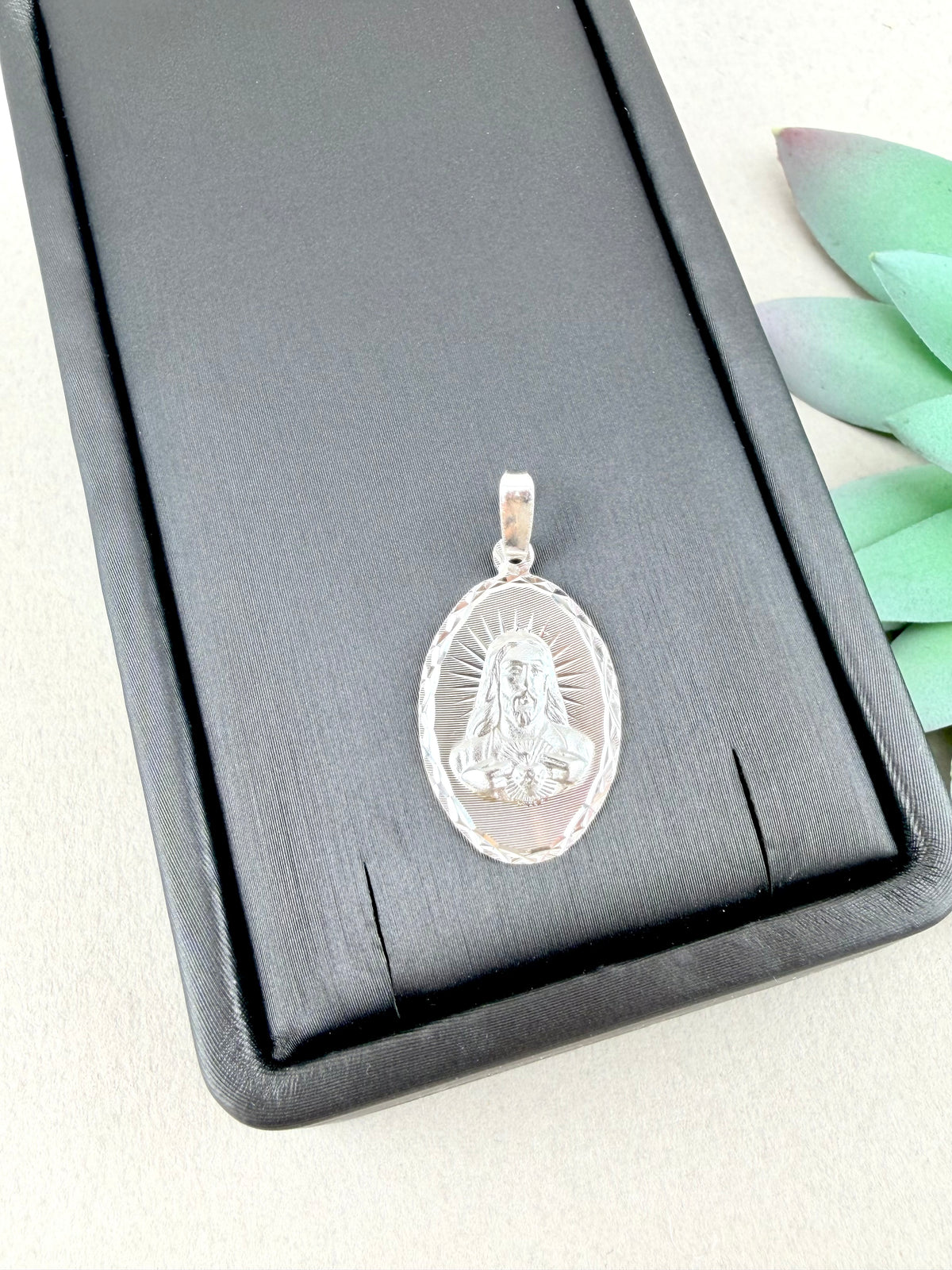 Silver 925 sacred heart of Jesus pendant