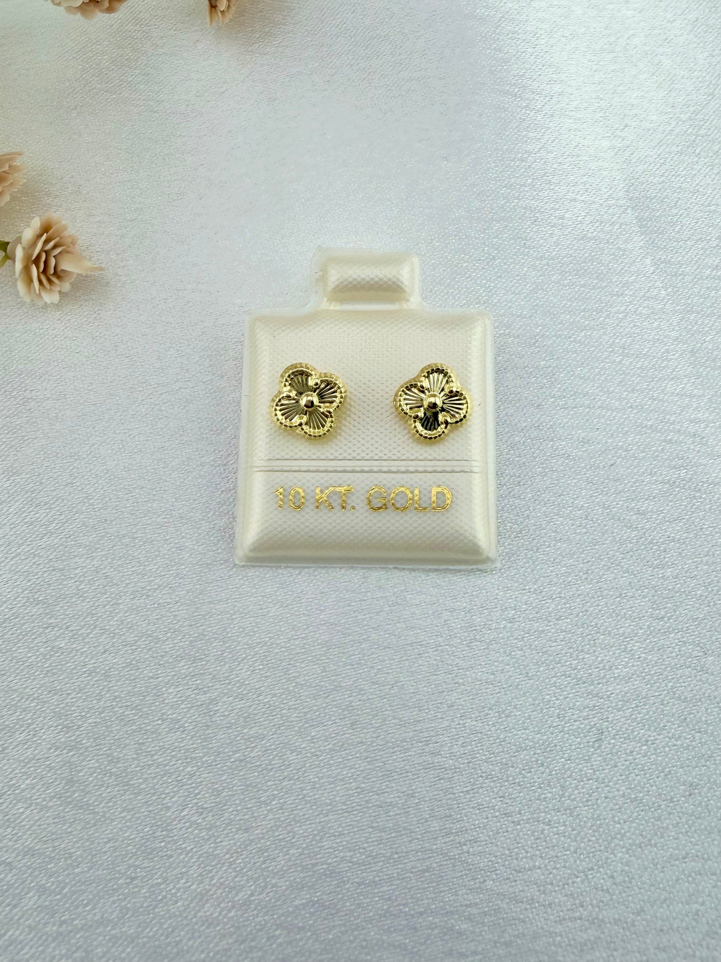 10k gold flower earrings for girl | Screw back earring solid gold | Aretes de oro 10k clover
