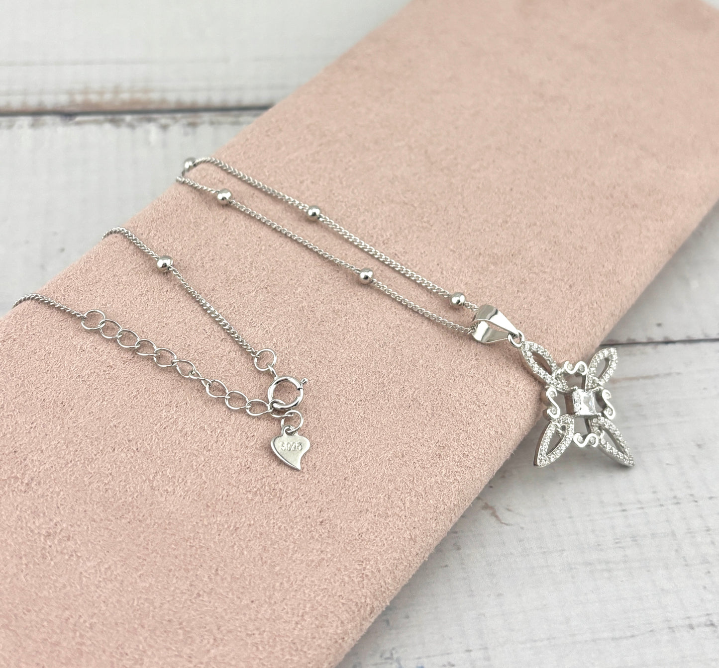 Witch Knot Necklace in 925 Silver with Beaded Chain | Collar nudo de bruja plata 925 con cadena de bolitas