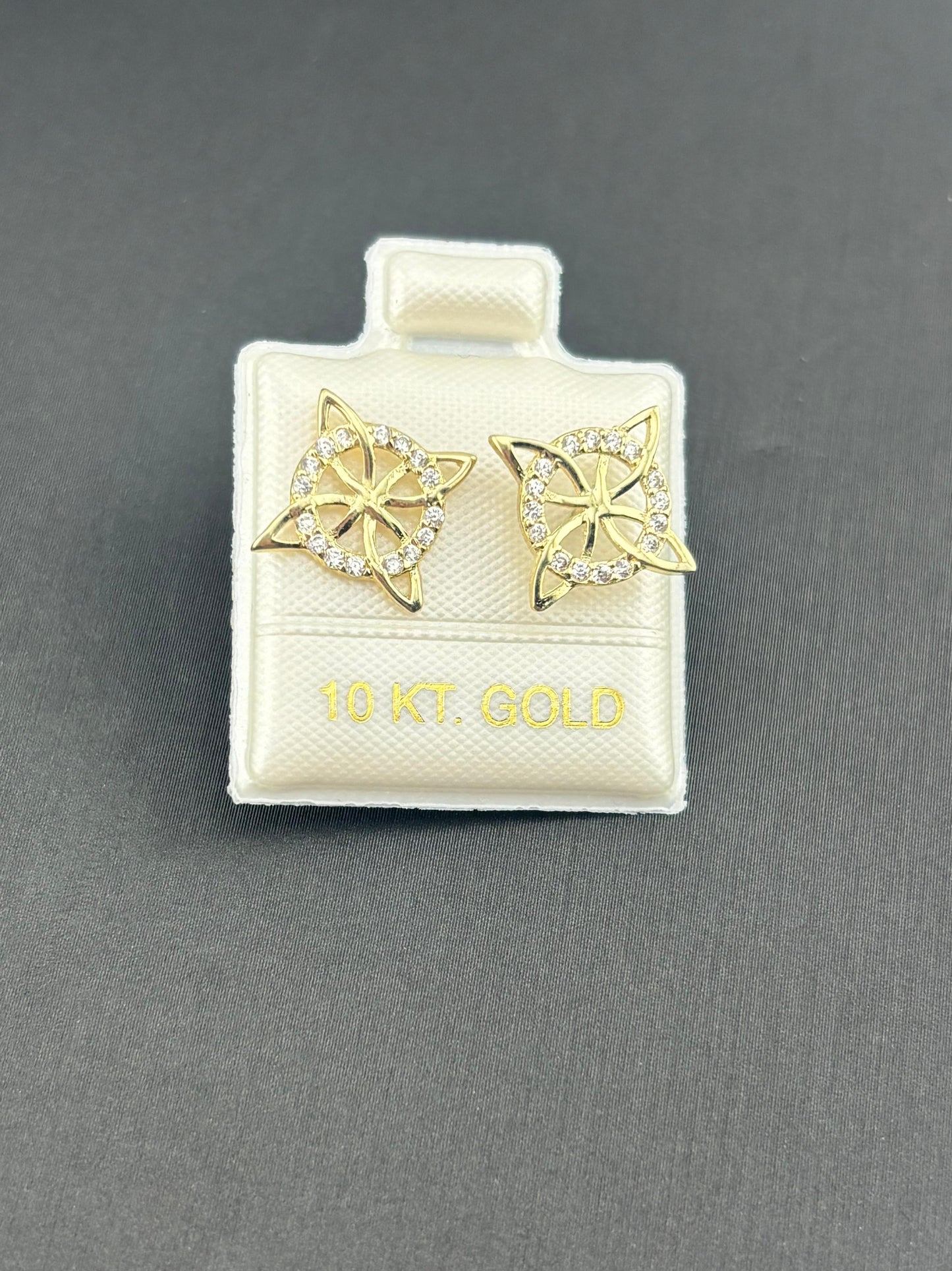 Gold 10K stud earrings witch knot | protection symbol | Aretes de oro 10K nudo de bruja