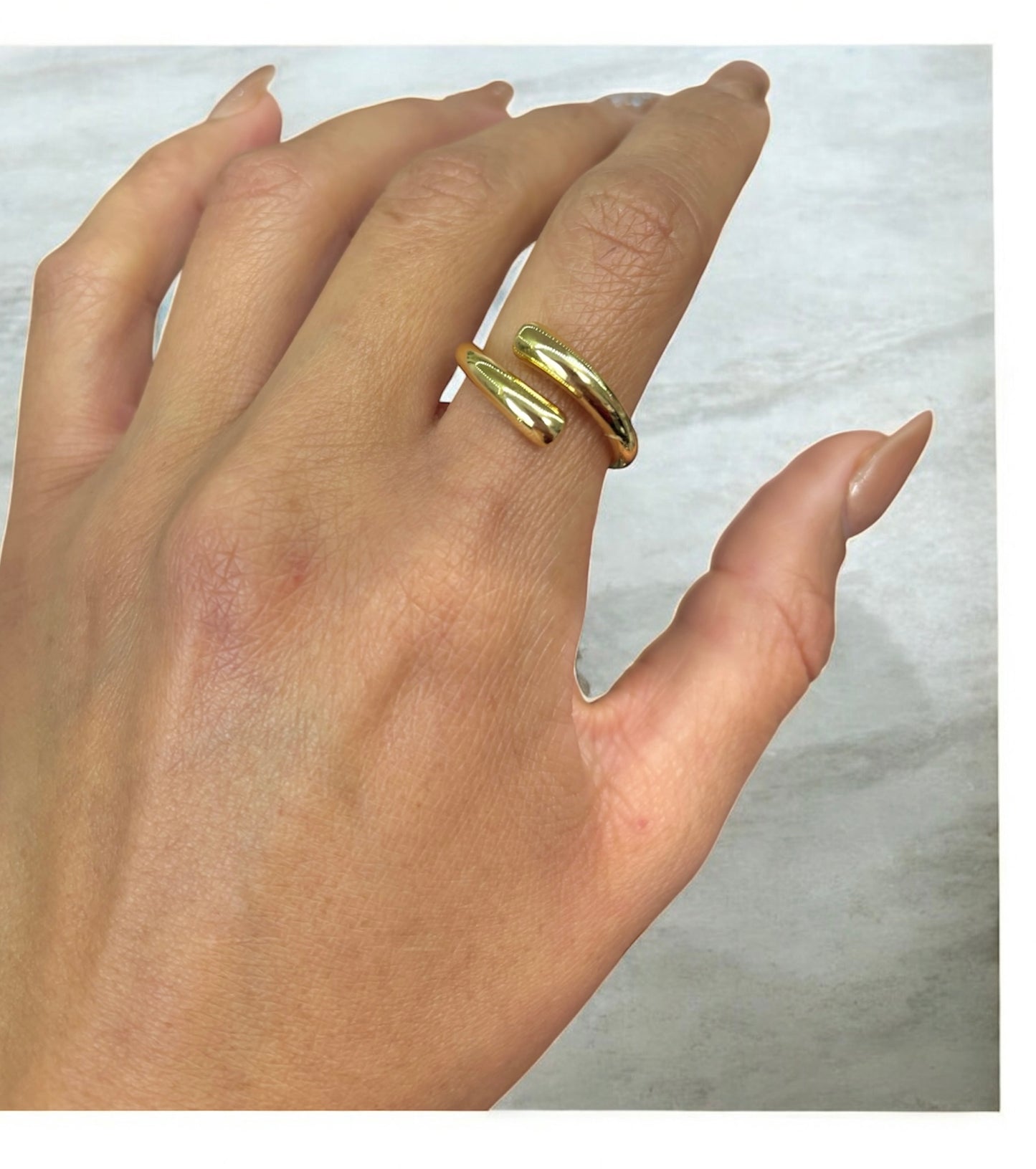 Minimalist Gold Plated Sterling Silver Ring | Anillo minimalista en plata 925 dorada