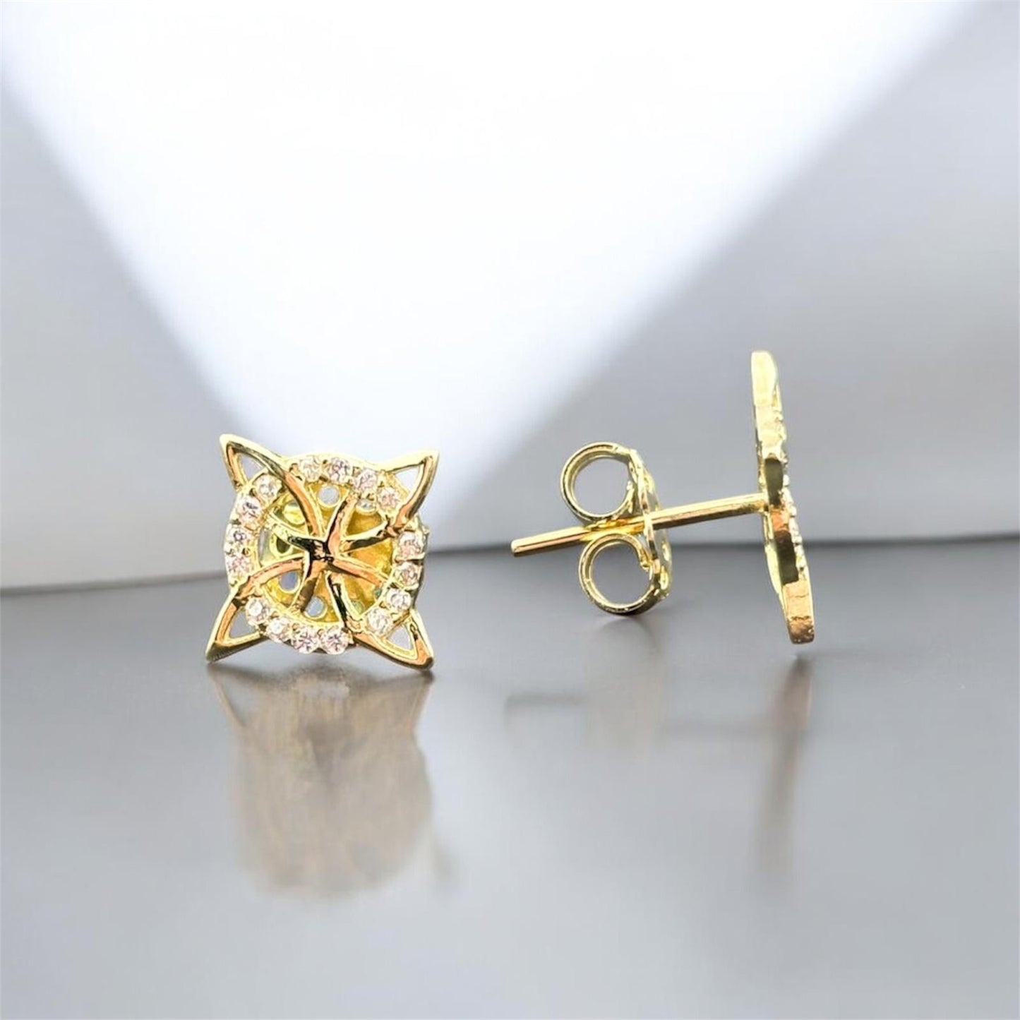 Gold 10K stud earrings witch knot | protection symbol | Aretes de oro 10K nudo de bruja